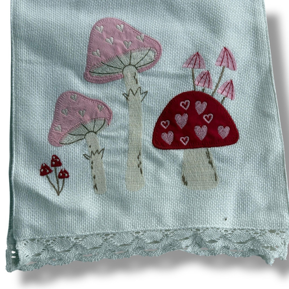 NEW Rachel Zoe VALENTINE MUSHROOM HEART TABLE RUNNER Applique 14x72” Huck Cloth